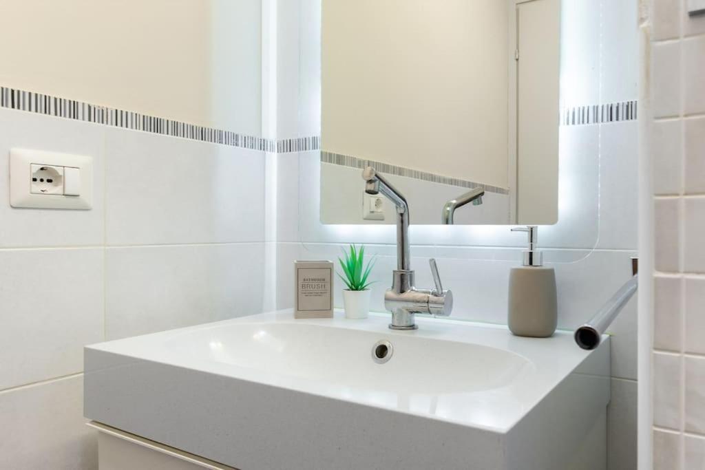 Historical Suite - Pieno Centro - Porta Nuova- Piazza Castello Turin Bagian luar foto